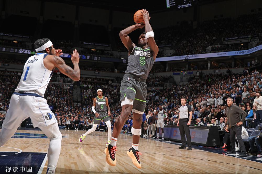 育赛场中 育赛场中